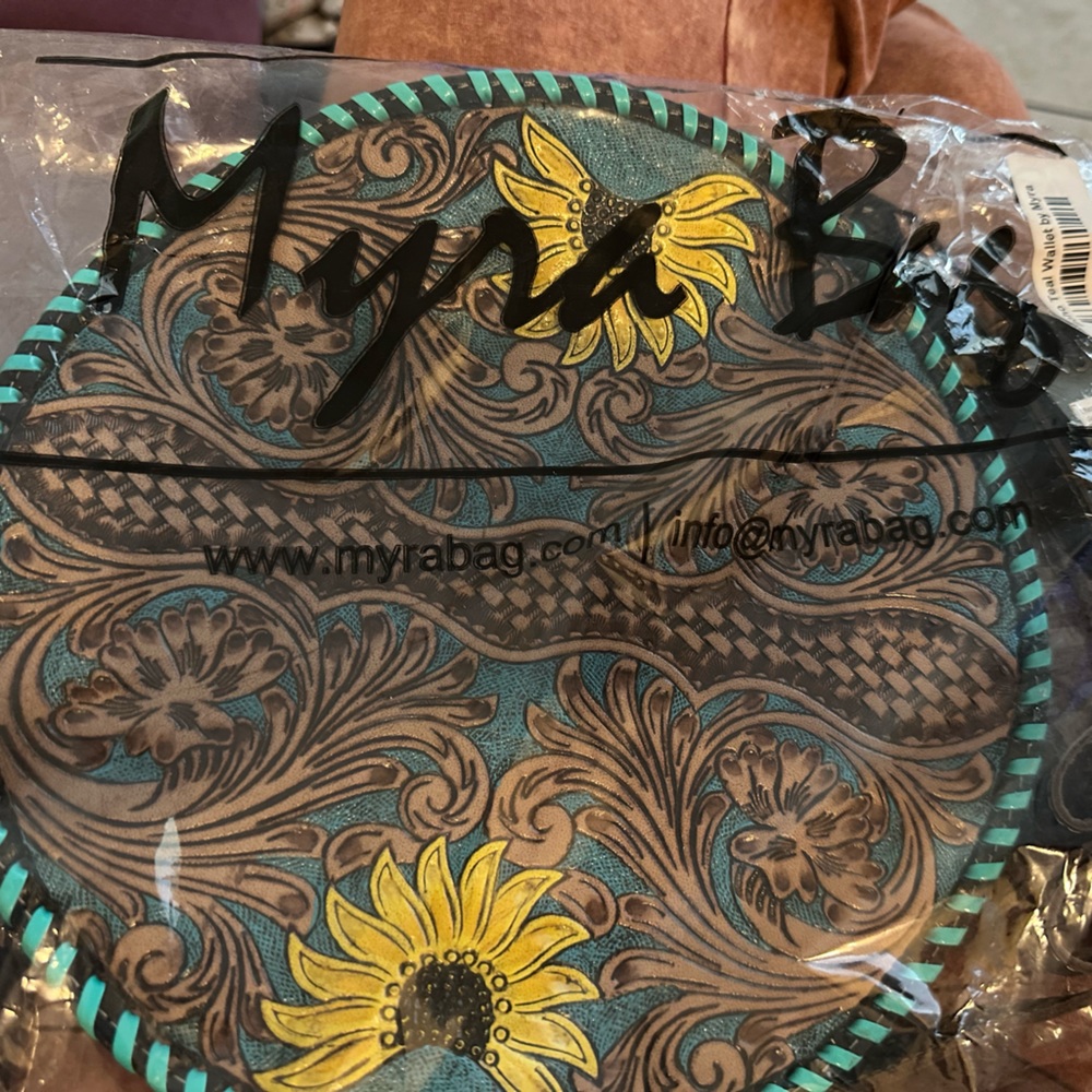 NWT Myra Crossbody Round with sunflowers NWT